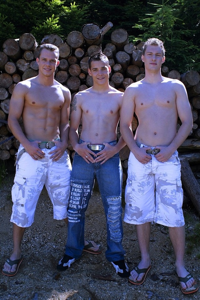 hot boys gay threeway (1)